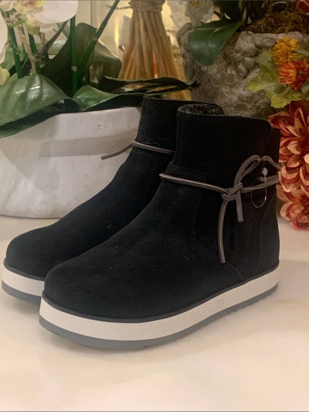 NWOT Merrell Black Suede Ankle Boots Size 6